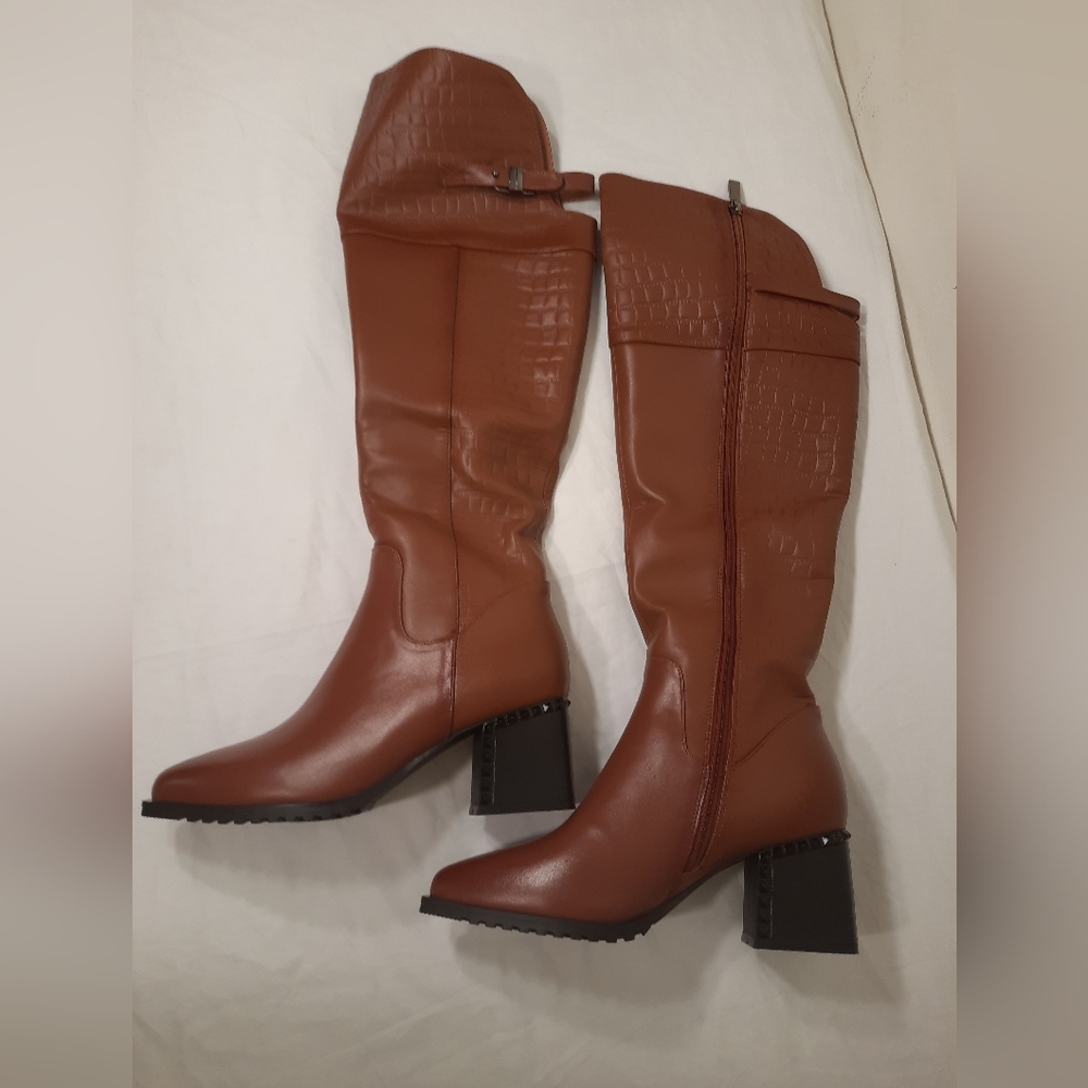 NWOT womens size 7 knee high leather boots